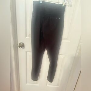 Stylish Black Women’s Pull-up stretch pants